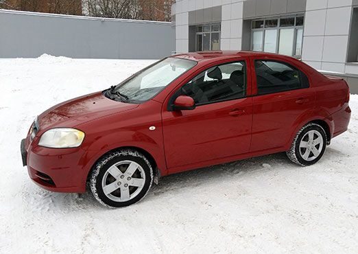 Chevrolet aveo красный